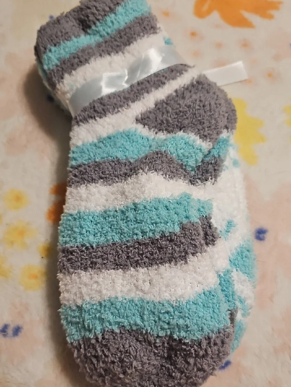 Cozy Women’s Fuzzy Socks - Aqua & White Pattern